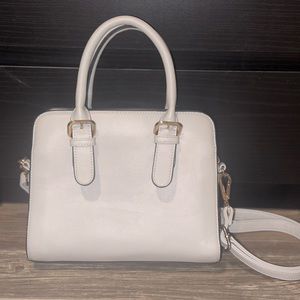 PERiWiNKLE SATCHEL W/ STRAP iNCLUDED